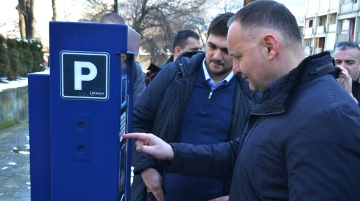 INSTALIRANO PET APARATA ZA NAPLATU PARKINGA