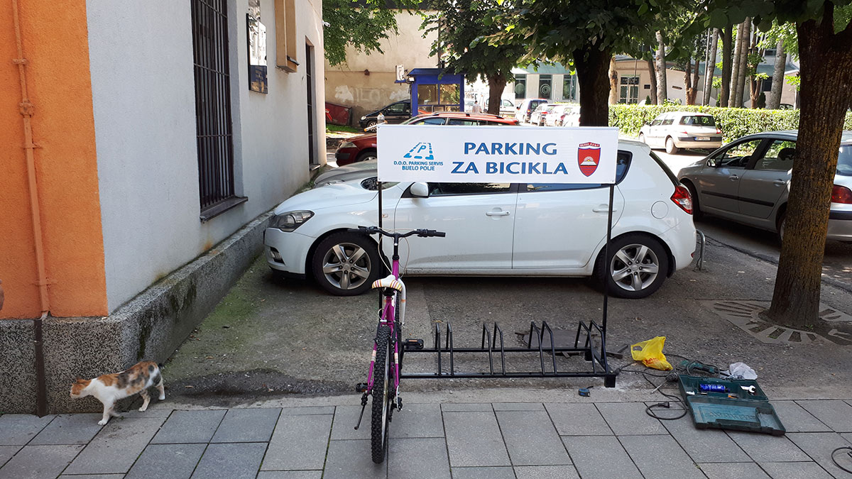 POSTAVLJENA PARKING MJESTA ZA BICIKLA